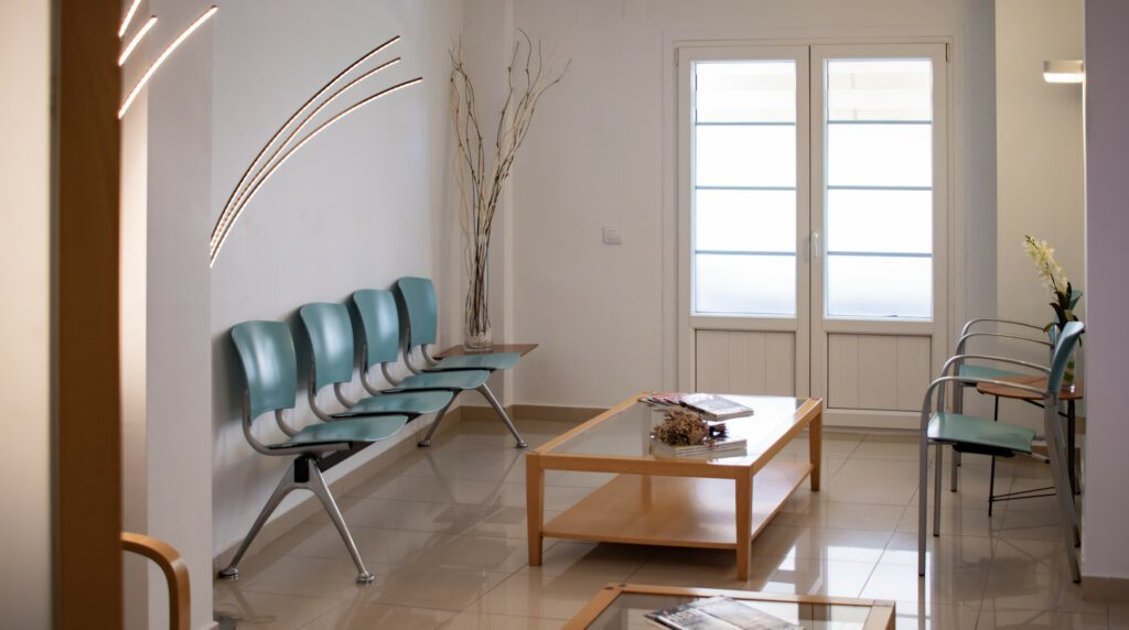 Espacio clínico para tratamientos odontológicos en Clínica del Pino, Calpe